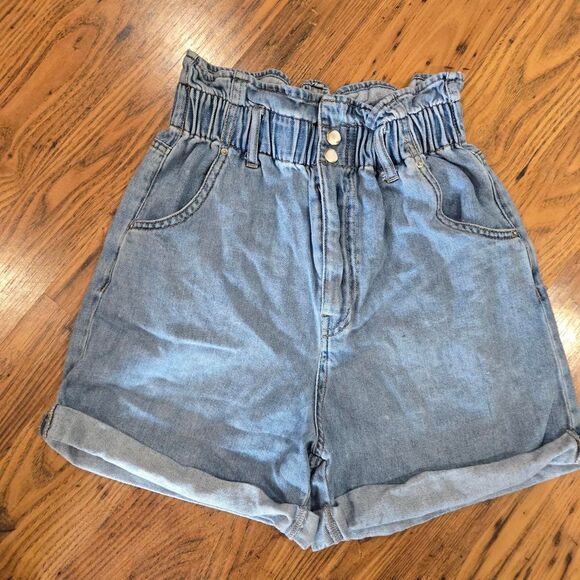 H&M Women's Denim High Waisted Shorts - Picture 1 of 3